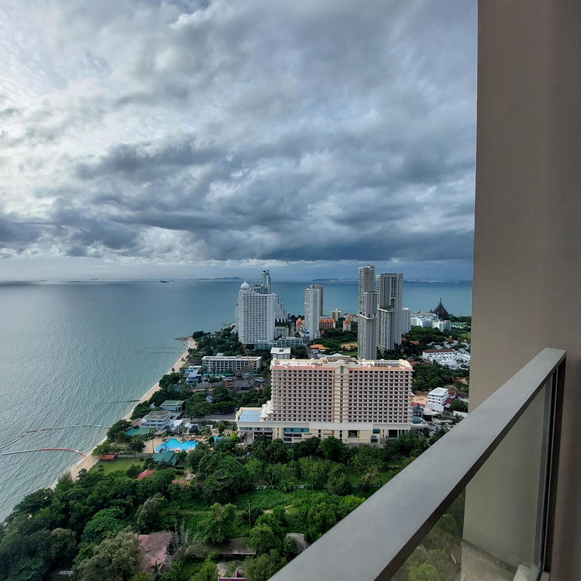 Sea View Apartment In Pattaya Exterior foto